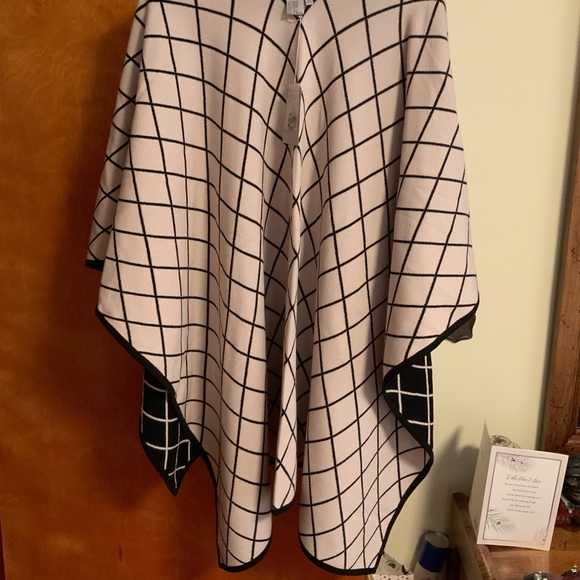 Reversible Shawl/Jacket - Picture 5 of 6